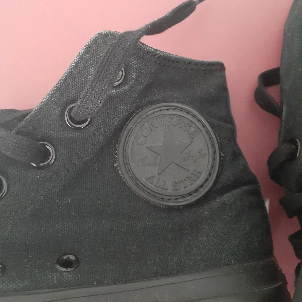 Converse - Picture 3 of 7